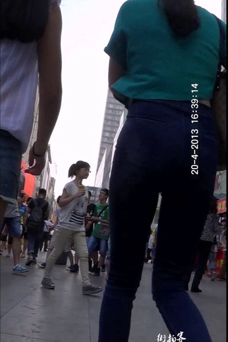 [街拍客视频]jx0118 蓝色牛仔紧身裤大长腿美眉
