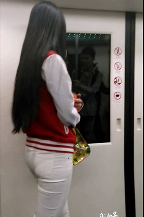 [街拍客视频]jx0496 地铁极品丰臀白裤女孩