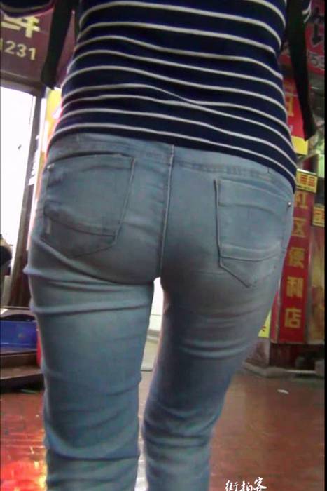 [街拍客视频]jx0615 街拍美女极致白色牛仔裤紧身翘臀